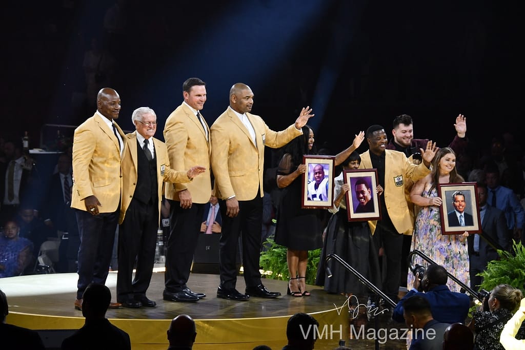 Kurt Warner gets his gold jacket